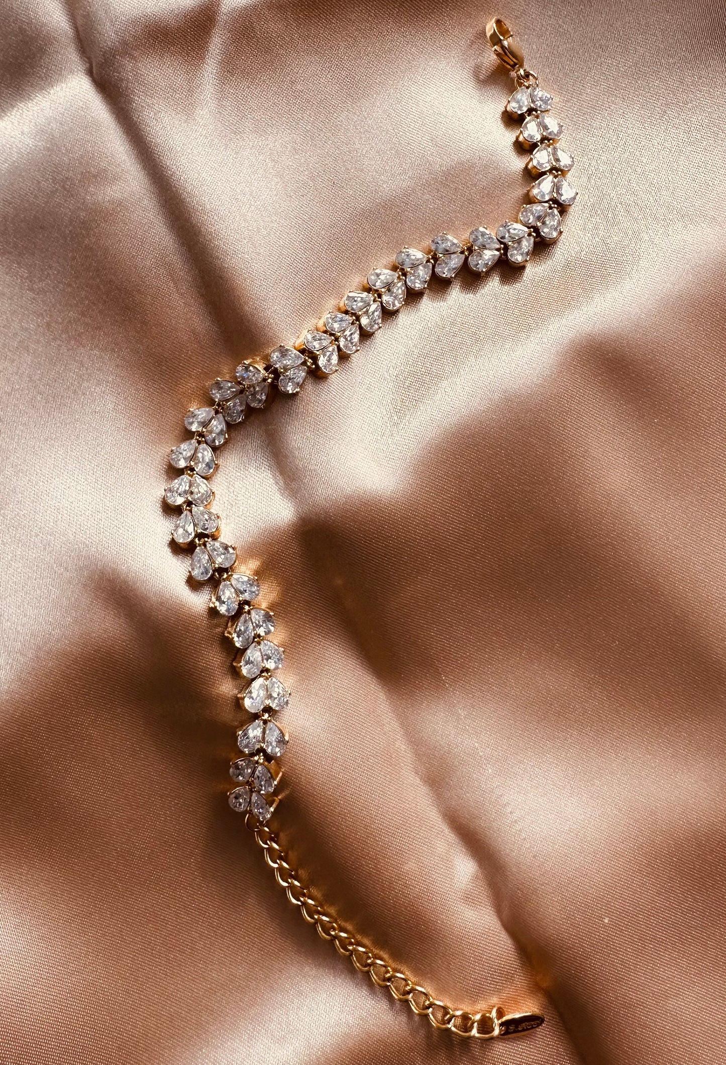 Luxe Heart Link Bracelet