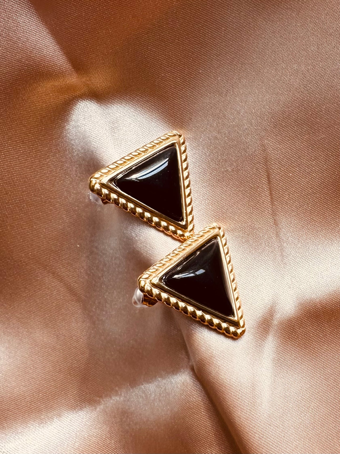 Rosa Triangle Black Stone Earrings